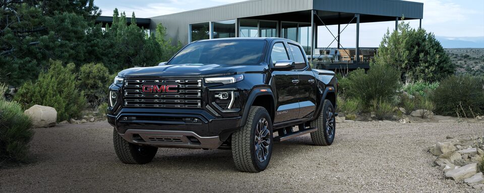 Imponente diseño exterior de la nueva GMC Canyon 2023, pickup mediana de lujo para viajar con estilo en cualquier camino o terreno