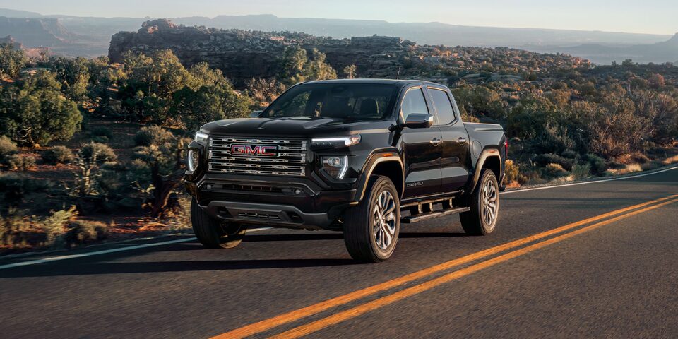 Asistente de mantenimiento de carril en la nueva GMC Canyon 2023, pickup mediana de lujo