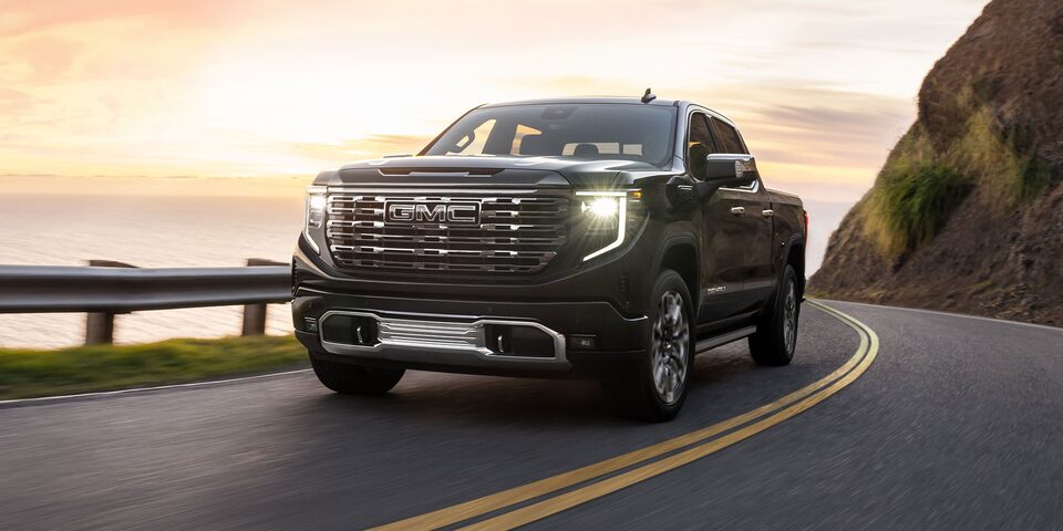GMC Sierra 2024, pickup 4x4 equipada con Continuous Damping Control
