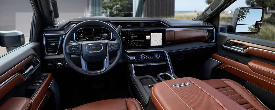 GMC Sierra 2024, pickup 4x4 con detalles y acabados premium en su interior que brinda el máximo confort