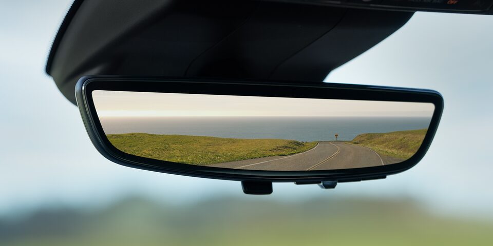GMC Sierra 2024, pickup 4x4 equipada con full mirror display