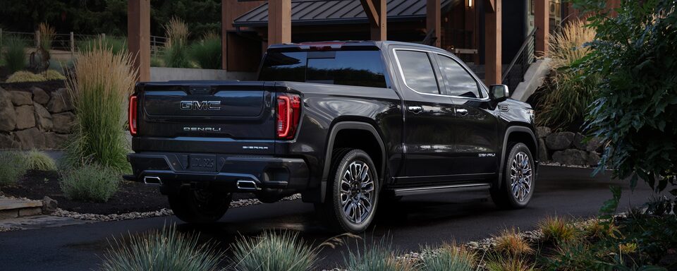 Conoce el precio de lista disponible para estrenar tu GMC Sierra 2024, pickup 4x4 que te brinda versatilidad y poder