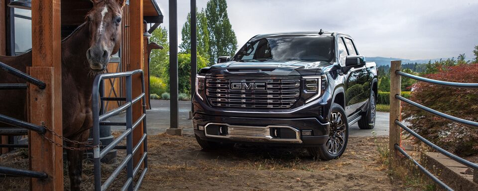¡El poder, lujo y desempeño que buscas en una pickup 4x4 lo encuentras en GMC Sierra 2025! Con imponente diseño exterior, potente motor V8 y tecnología superior en cada detalle