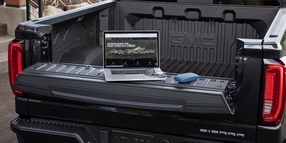 GMC Sierra 2025, pickup equipada con sistema multipro tailgate