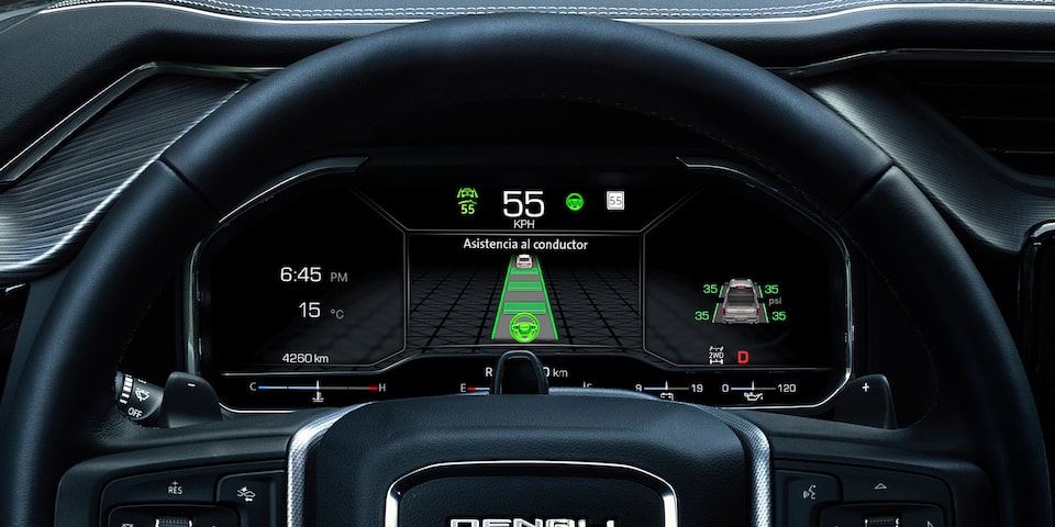 GMC Sierra 2025 con volante forrado en piel y control de audio