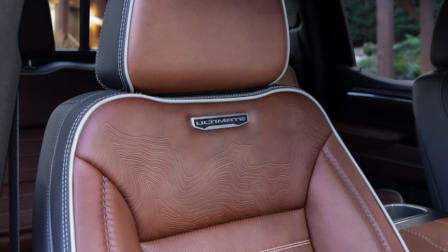 Asiento piloto con ajuste eléctrico de 8 posiciones de GMC Sierra 2025, pickup 4x4