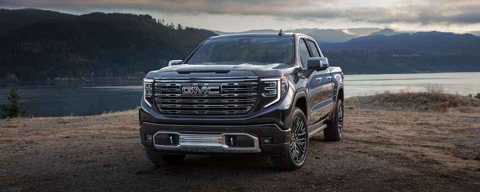 GMC Sierra 2025, pickup 4x4 de lujo con motor 6.2L V8 con 425 HP, Google Integrado y 40 pulgadas diagonales en pantalla