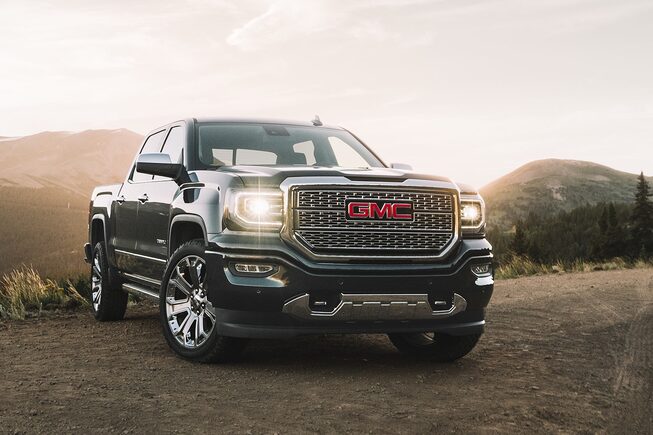 GMC Sierra 2018 camioneta pickup con una suspensión de alto desempeño o suspensión Off Road según la versión
