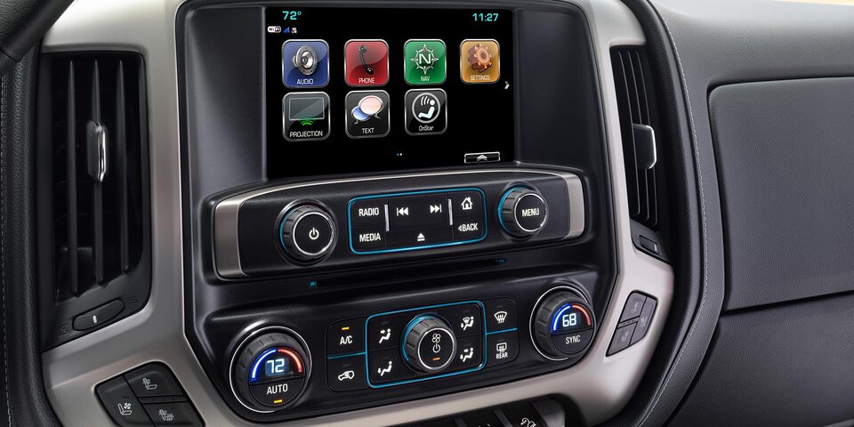 GMC Sierra 2018 camioneta pickup con GMC Intellilink con navegación en una pantalla táctil de 8 pulgadas