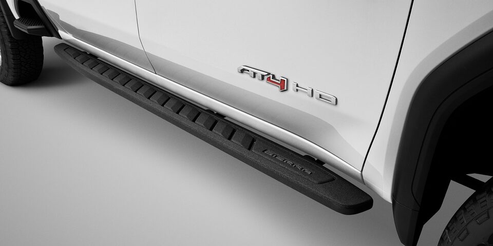 Nueva GMC Sierra, equipada con barras transversales de carga para caja