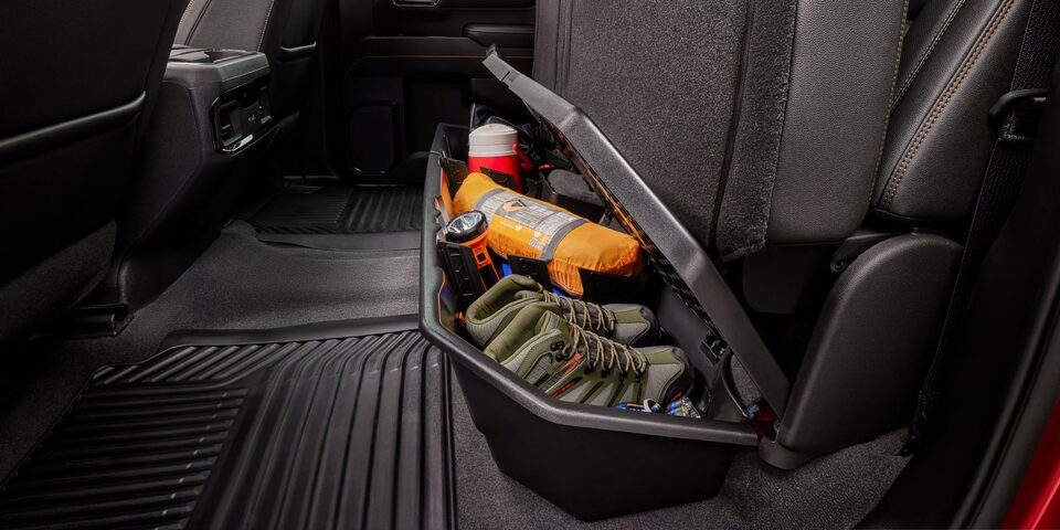 Más espacio en tu Sierra GMC con el compartimiento oculto