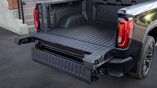 GMC Sierra, pickup con batea superfuncional MultiPro Tailgaite