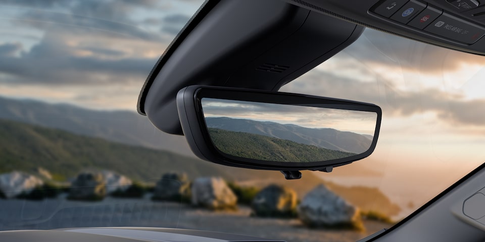 Full Mirror Display proyecta una imagen HD de la cámara trasera en el retrovisor de GMC Sierra 2019