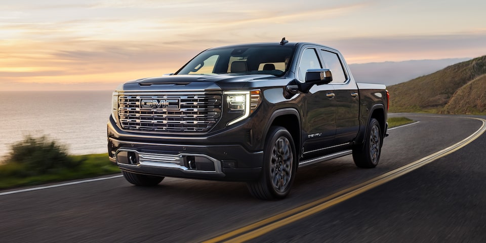 Imponente GMC Sierra, pickup equipada con tecnología avanzada y exclusivo diseño exterior que impresiona desde el primer momento.