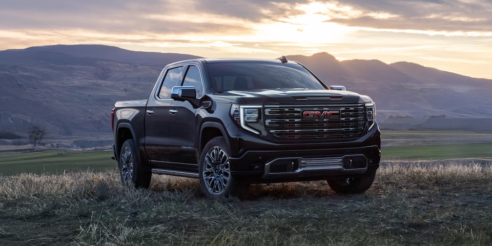Imponente GMC Sierra, pickup equipada con tecnología avanzada y exclusivo diseño exterior que impresiona desde el primer momento.