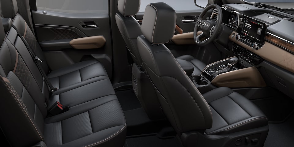 Espacioso interior con acabados premium y tablero de infoentretenimiento de los vehículos GMC México